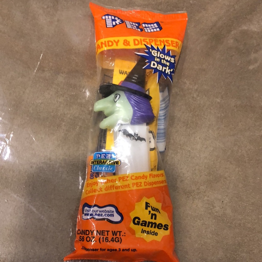 PEZ 🥳HP🥳 Vintage Halloween Witch Candy & Dispenser 🧙‍♀️ - Picture 7 of 7